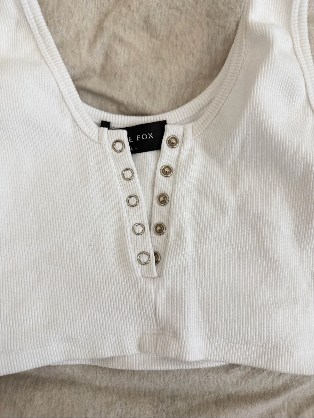 White Fox Ribbed Snap-Front Cropped Tank 🤍 - Picture 4 of 5